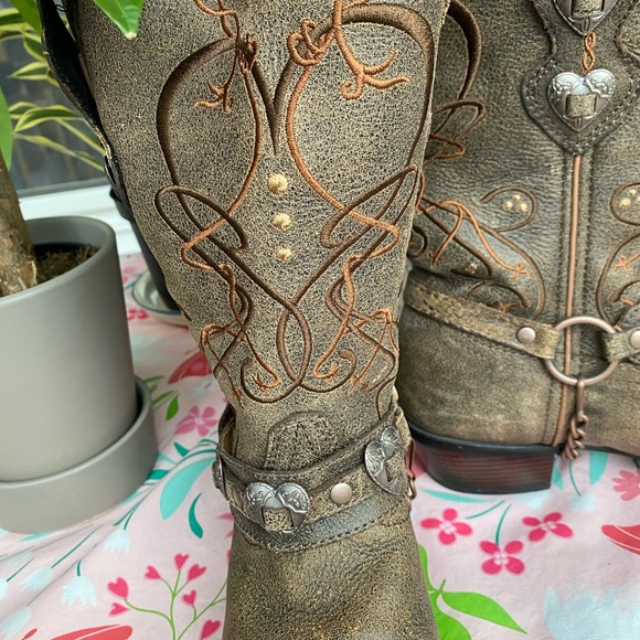 DURANGO “Crush” 11” Heart Concho - Picture 5 of 9